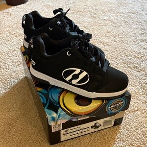 Heelys Classic Black and White Sneakers Size Youth 4 roller shoes